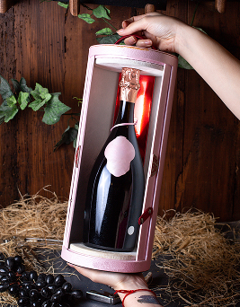 Weinflasche im Geschenkkarton – festliche Präsentidee für den Dezember