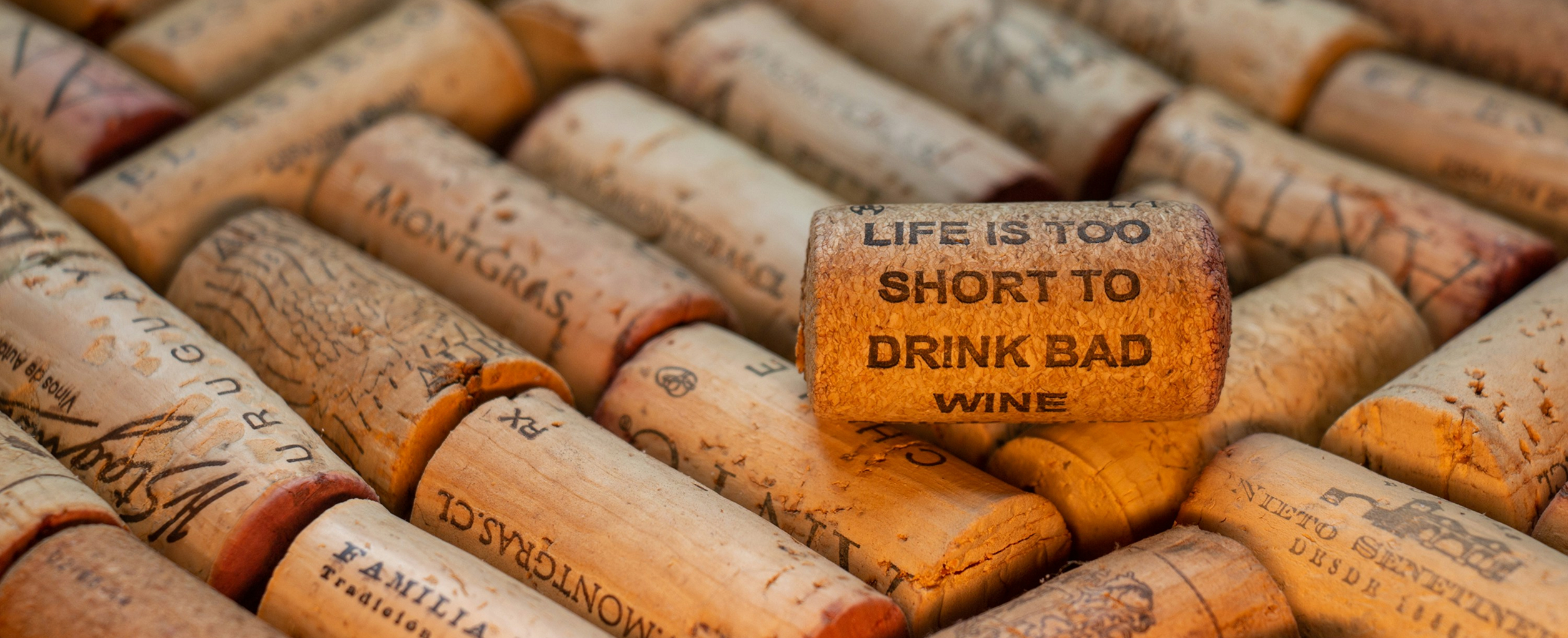 Weinkorken mit der Aufschrift 'Life is too short to drink bad wine' – Motto des Wein-Markts Jansen